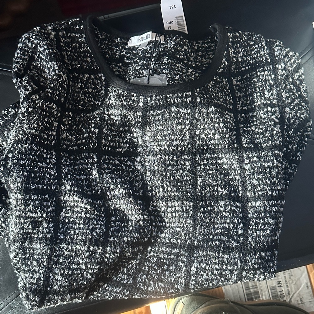 Black and White oversized Textured Shirt with Matching Scarf - Picture 4 of 8